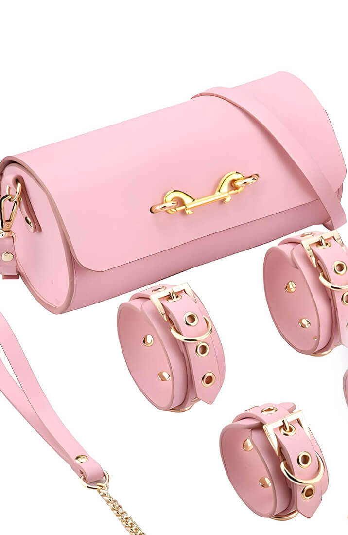 Lyserød BDSM clutch til diskret opbevaring af bondage accessories
