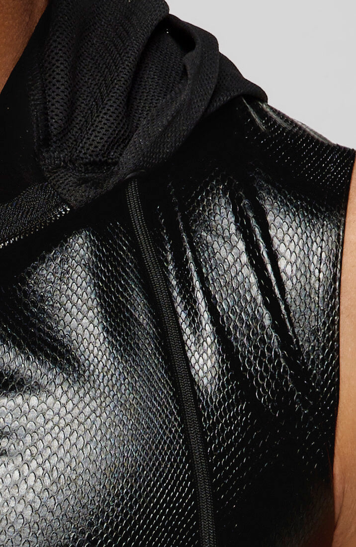 Wetlook vest til mænd fra COAX Copenhagen - transparent hætte detalje