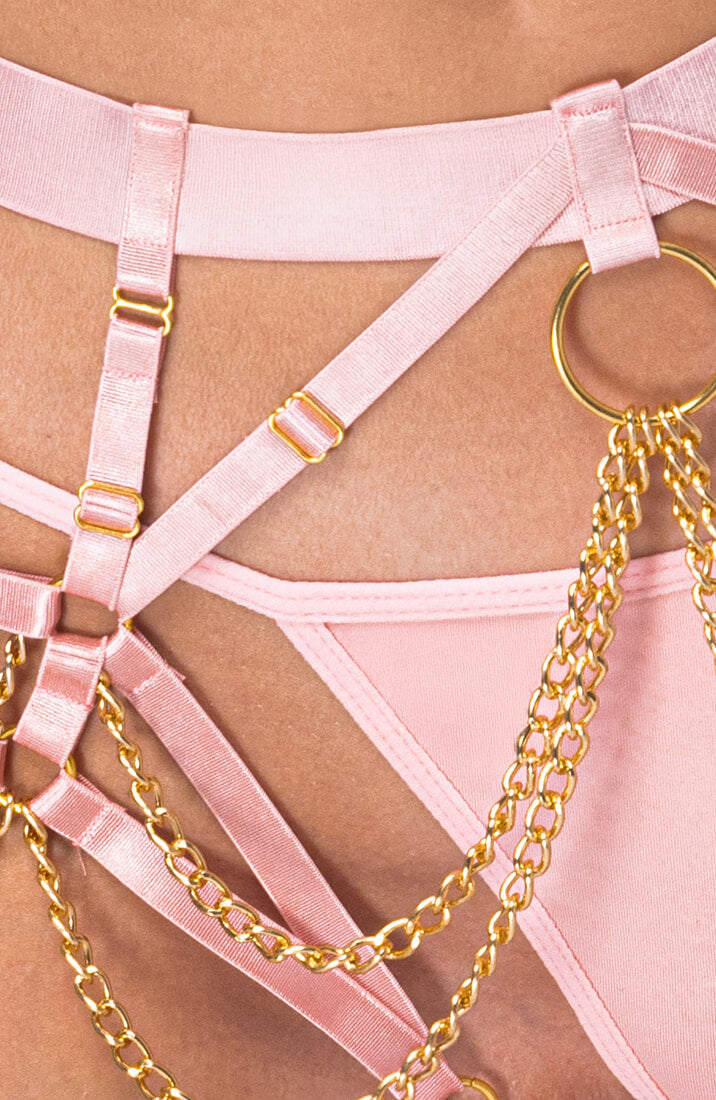 COAX Copenhagen harness lingeri i blush pink med gulddetaljer