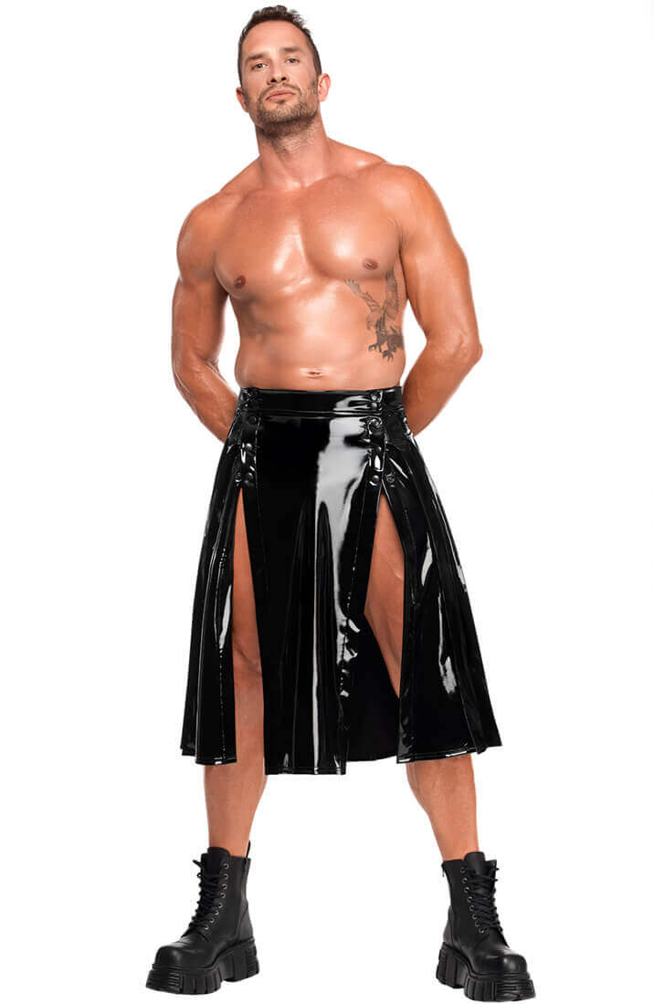Sort PVC kilt fra COAX Fetish med skinnende latex shine