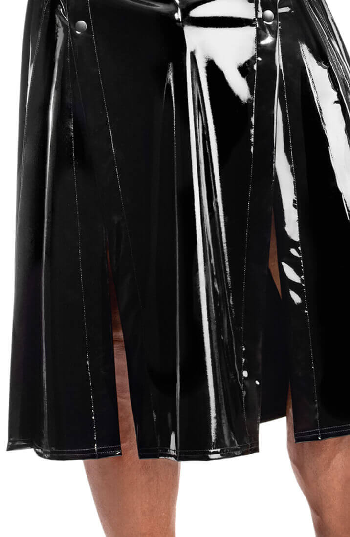 Sort PVC kilt til herre med skinnende vinyl finish foran