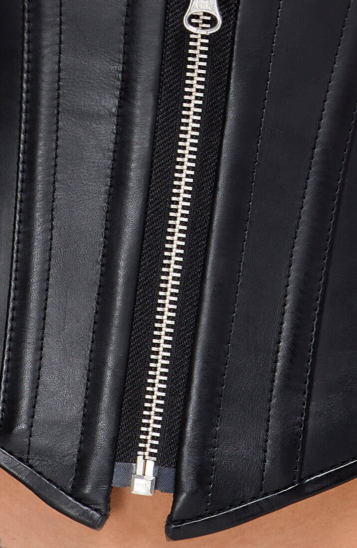 Underbust med timeglas-effekt i sort lammeskind