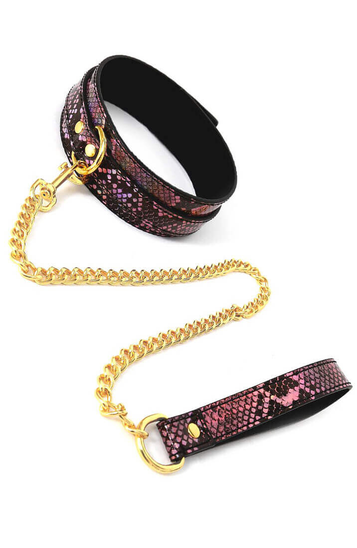 Faux pink & guld slangeskinds halsbånd med kædesnor - COAX Copenhagen
