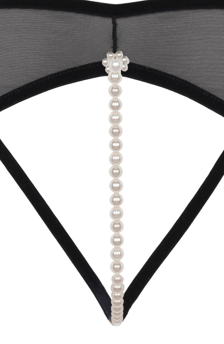 Sort G-string med stimulerende perlesnor og fransk Leavers-blonde