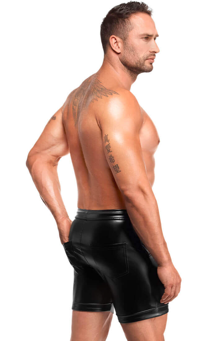 Sorte wetlook shorts med snøre og afslappet fit