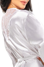 Indlæs billede til gallerivisning Hvid satin kimono med blonde - Giselle